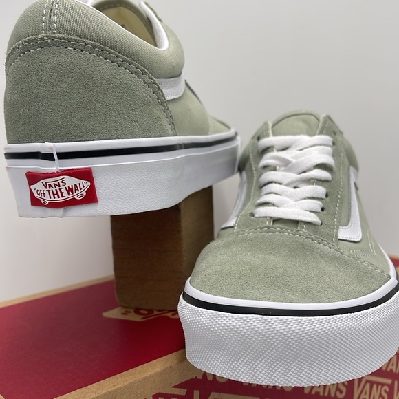 Vans Men’s Old Skool Desert Sage/True White
VN0A38G1U62
Sneakers - Picture 9 of 16